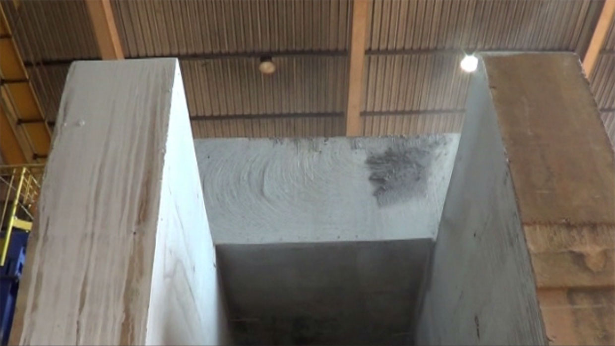 corte em concreto com fio diamantado na base do desfibrador em Usina Total Cana - Bambuí - Minas Gerais