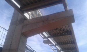 furos e cortes em concreto no pilar de passarela em Jundiaí - Sp